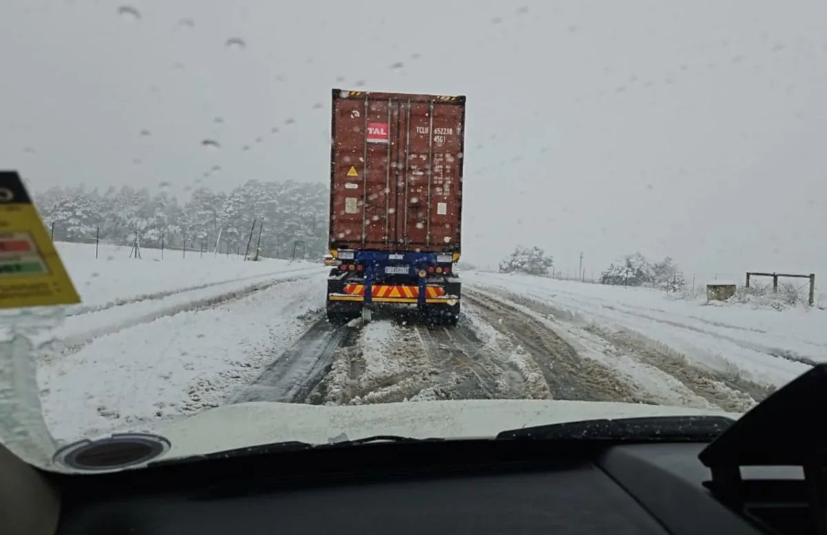 ungewohnlicher-schneefall-in-sudafrika-fordert-todesopfer