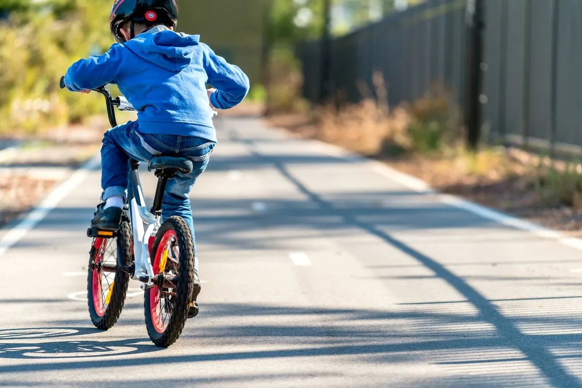 schwerer-busunfall-in-seevetal-achtjahriger-radfahrer-verletzt