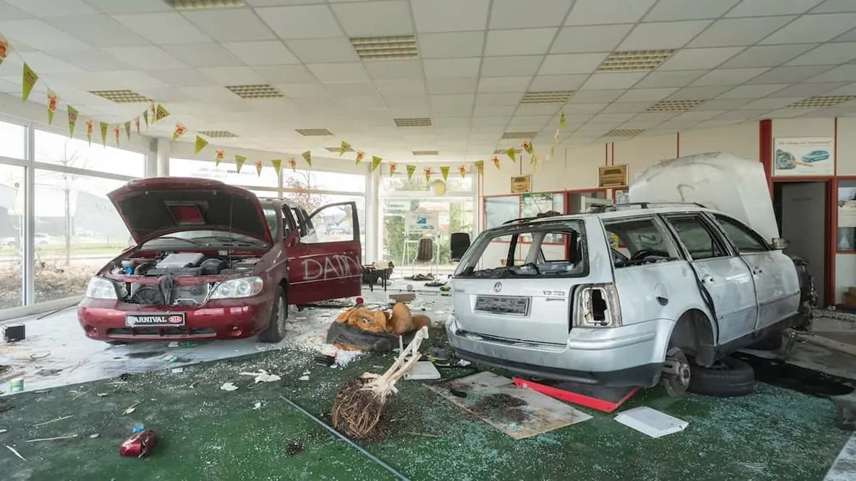 Jugendliche verwüsten Autohaus in Dortmund-Wambel