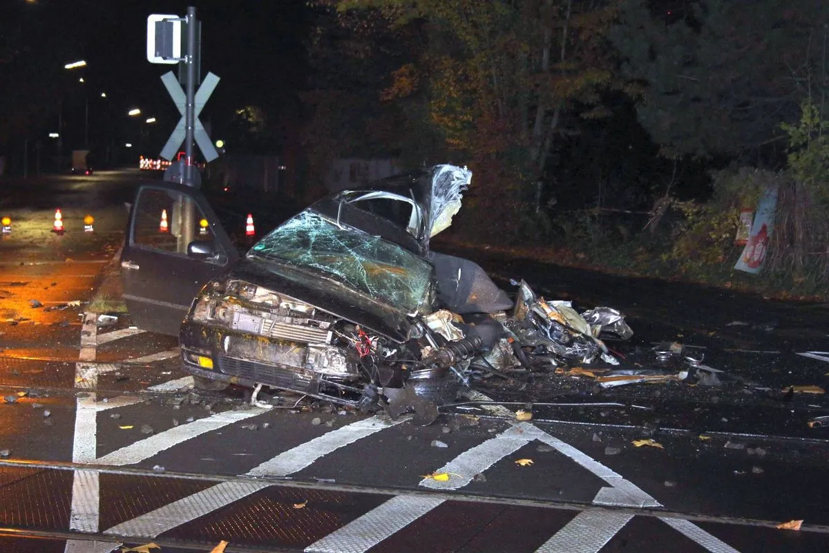 schwerer-unfall-in-koln-kalk-senior-beim-strassenuberqueren-angefahren