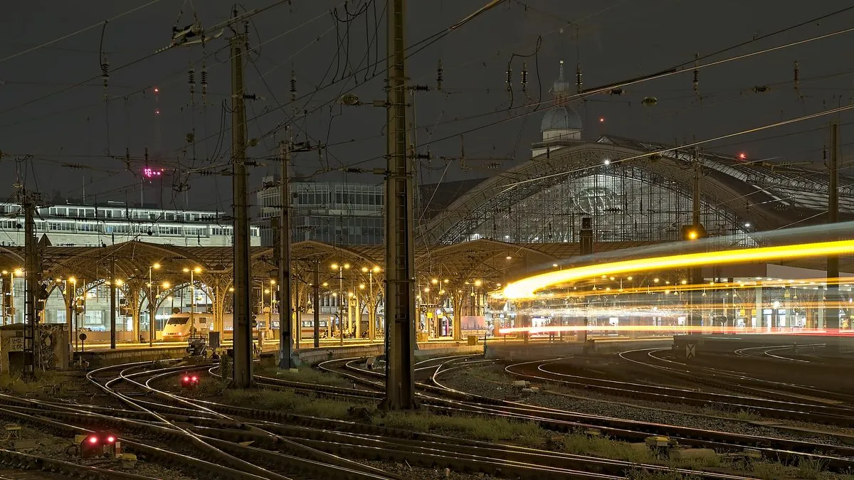 Kölner Hauptbahnhof: Zugverkehr nach nächtlicher Sperrung normalisiert