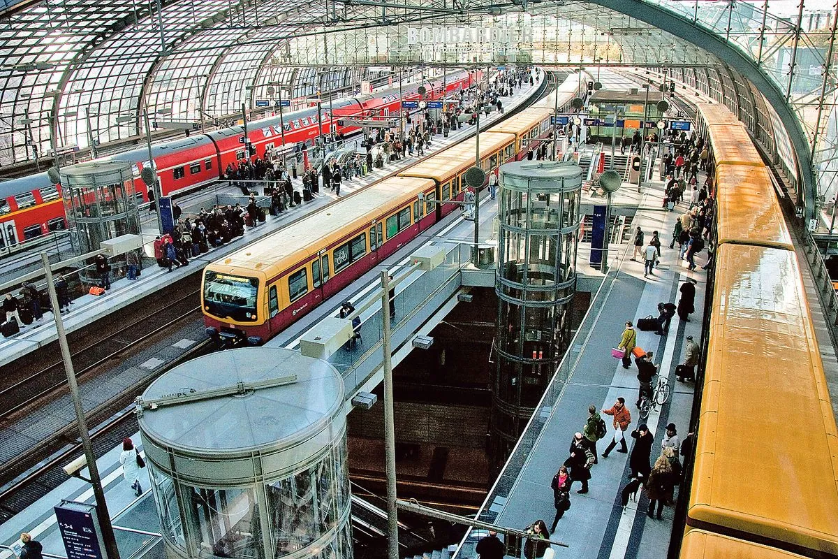 Massive Störungen im Berliner S-Bahn-Verkehr durch Polizeieinsatz