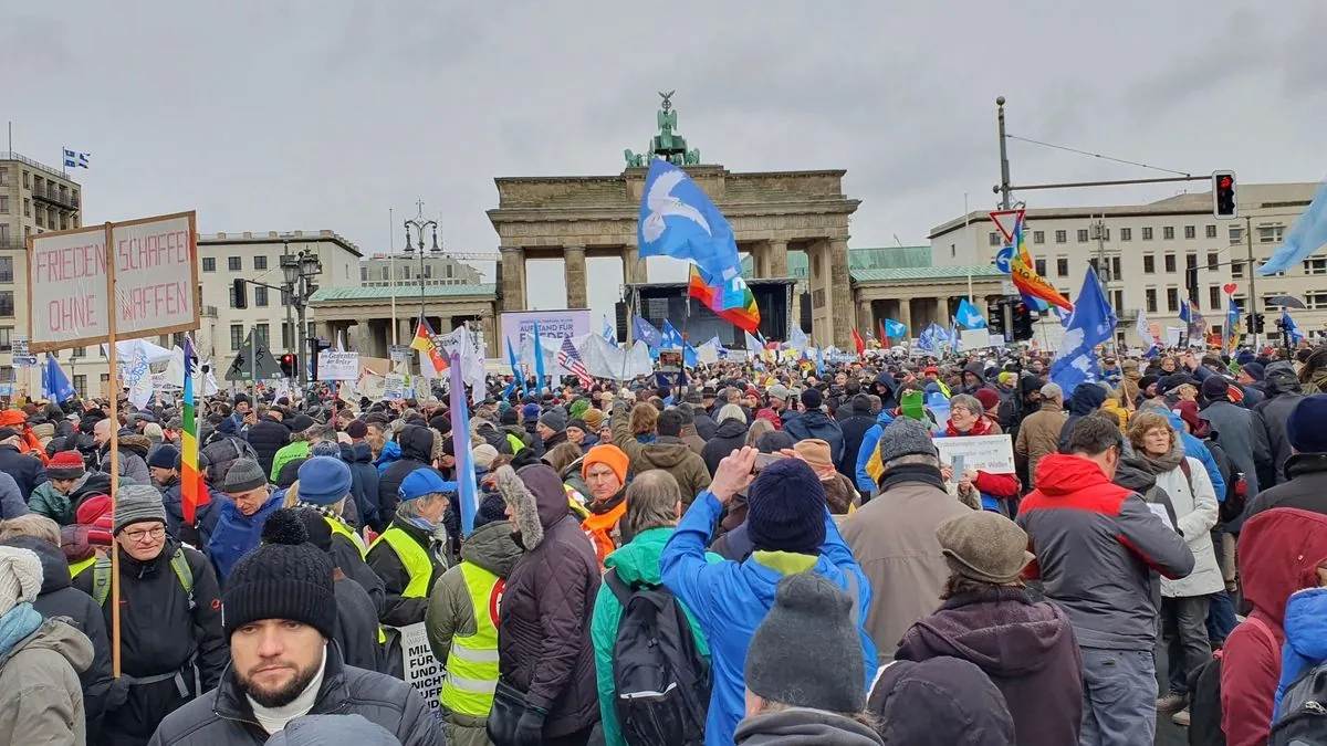 Berliner Friedensdemonstration: SPD-Politiker Stegner stößt auf Widerstand