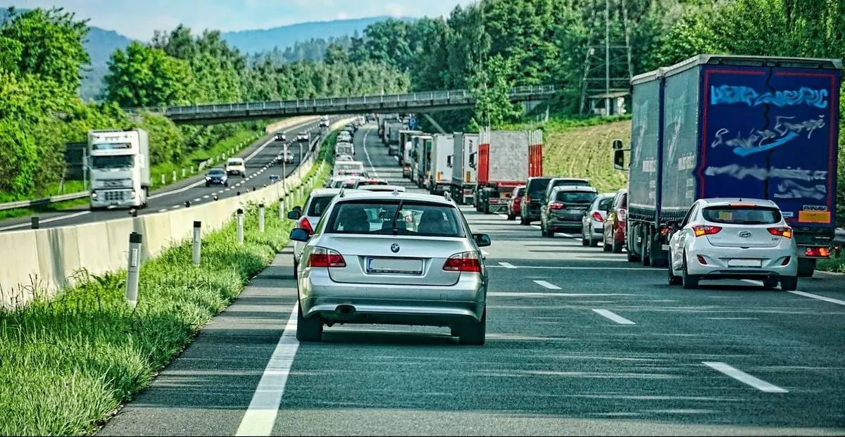 Staugefahr in Niedersachsen: Feiertag und Herbstferien bremsen Verkehr