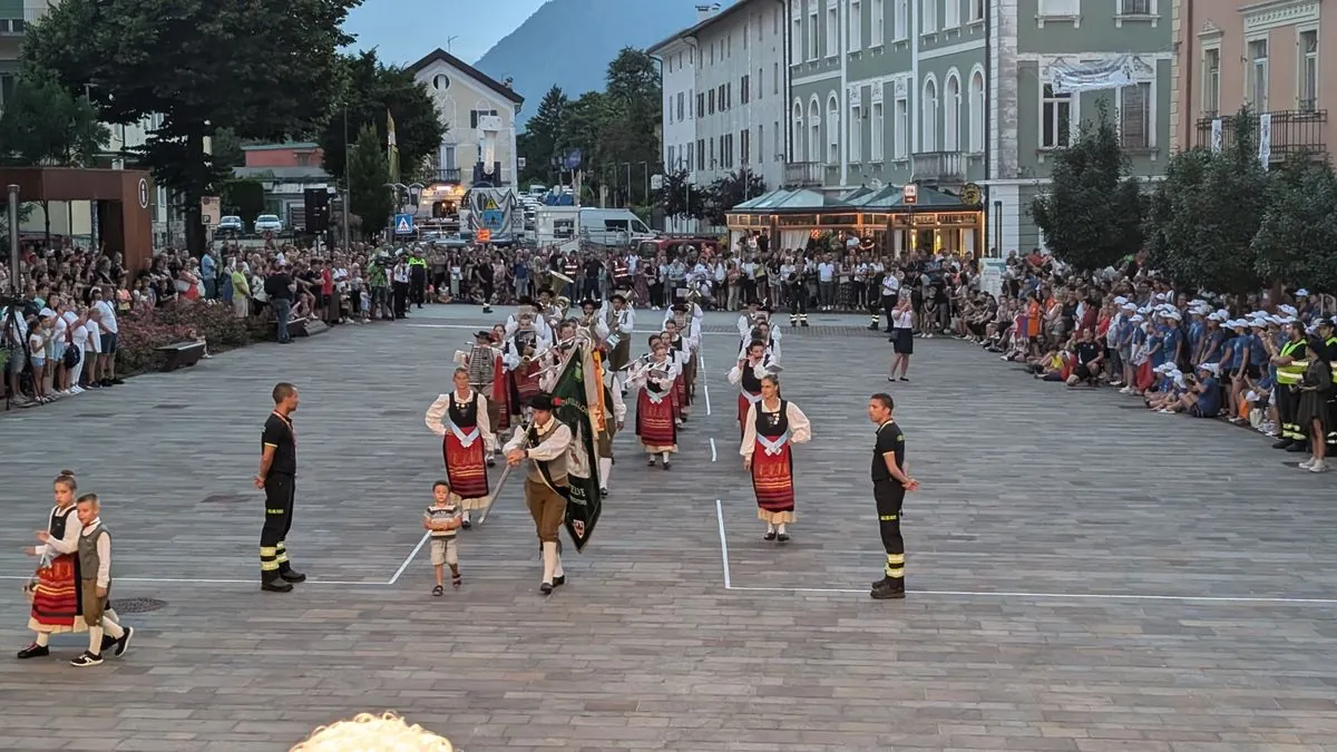 gewalttatige-ausschreitungen-uberschatten-feuerwehrfest-in-sickte