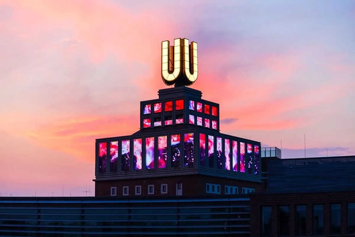 Dortmunds Fernsehturm leuchtet pink für Brustkrebsaufklärung