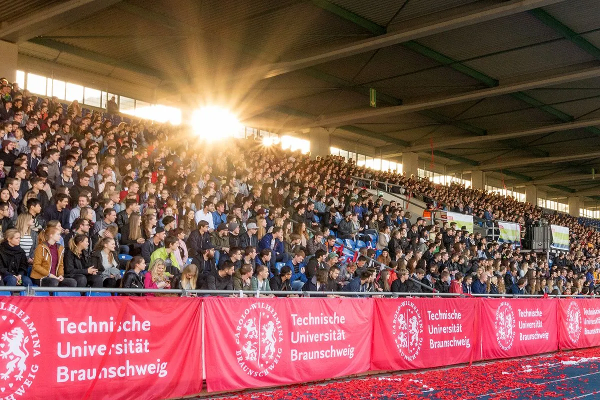 angespannte-stimmung-vor-braunschweig-hannover-derby