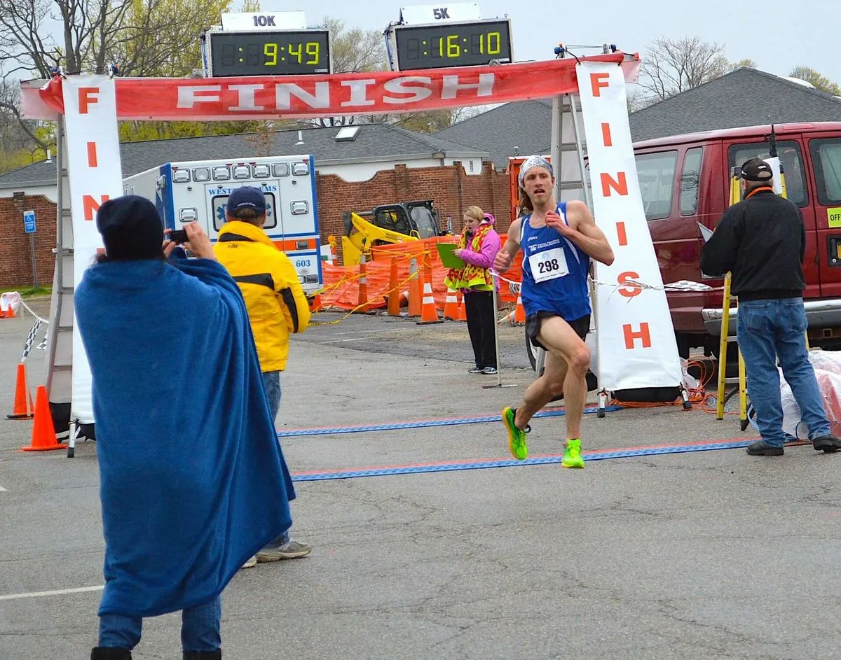 84-Jähriger beendet Köln-Halbmarathon und genießt Kölsch im Ziel