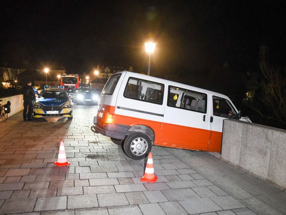 Schwerer Busunfall in Regensburg: 50 Verletzte auf Nibelungenbrücke