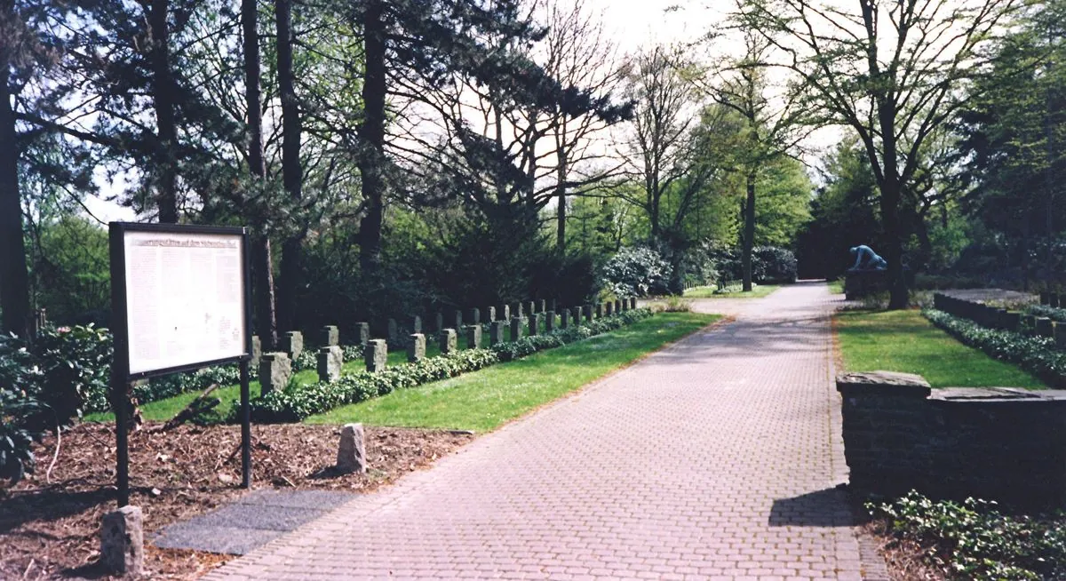 Exhibitionist belästigt Seniorin am Essener Parkfriedhof