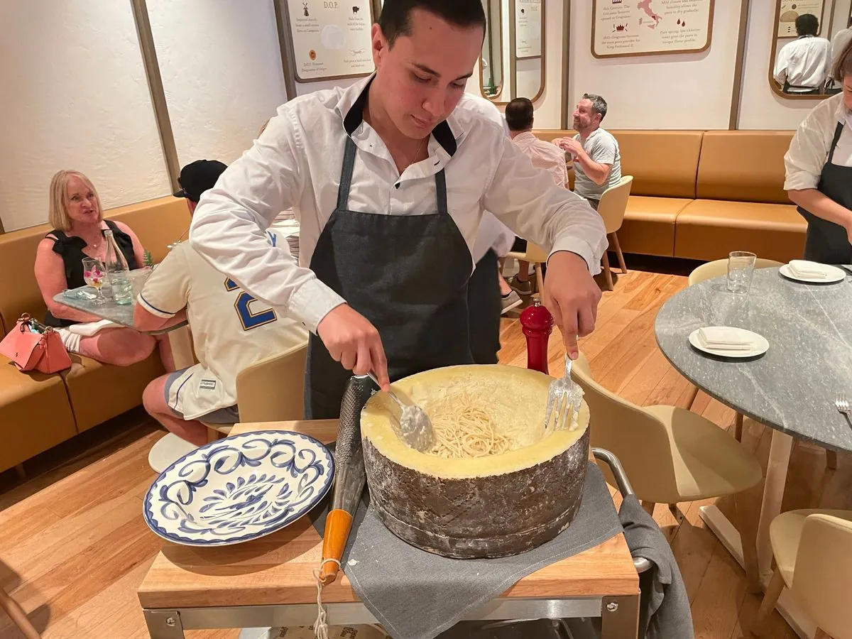 Neues Pasta-Fenster in Nürnberg: Frische Nudeln aus dem Parmesanlaib