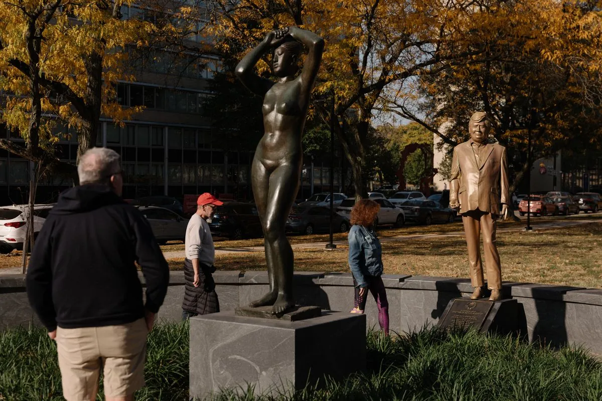 Provokante Trump-Statuen erscheinen plötzlich in mehreren US-Städten