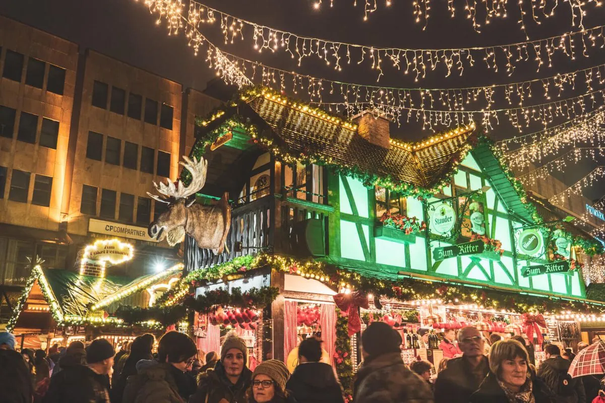 Früher Weihnachtszauber: Diese Stadt überrascht mit erstem Glühweinmarkt