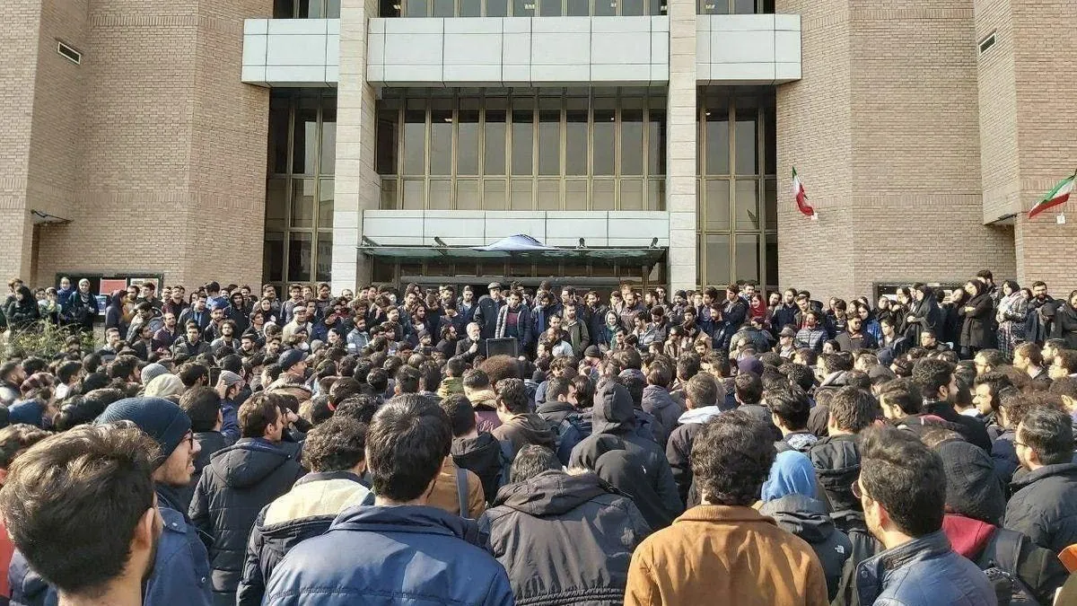 Teheraner Studentin macht ungewöhnlichen Protest - Behörden reagieren sofort