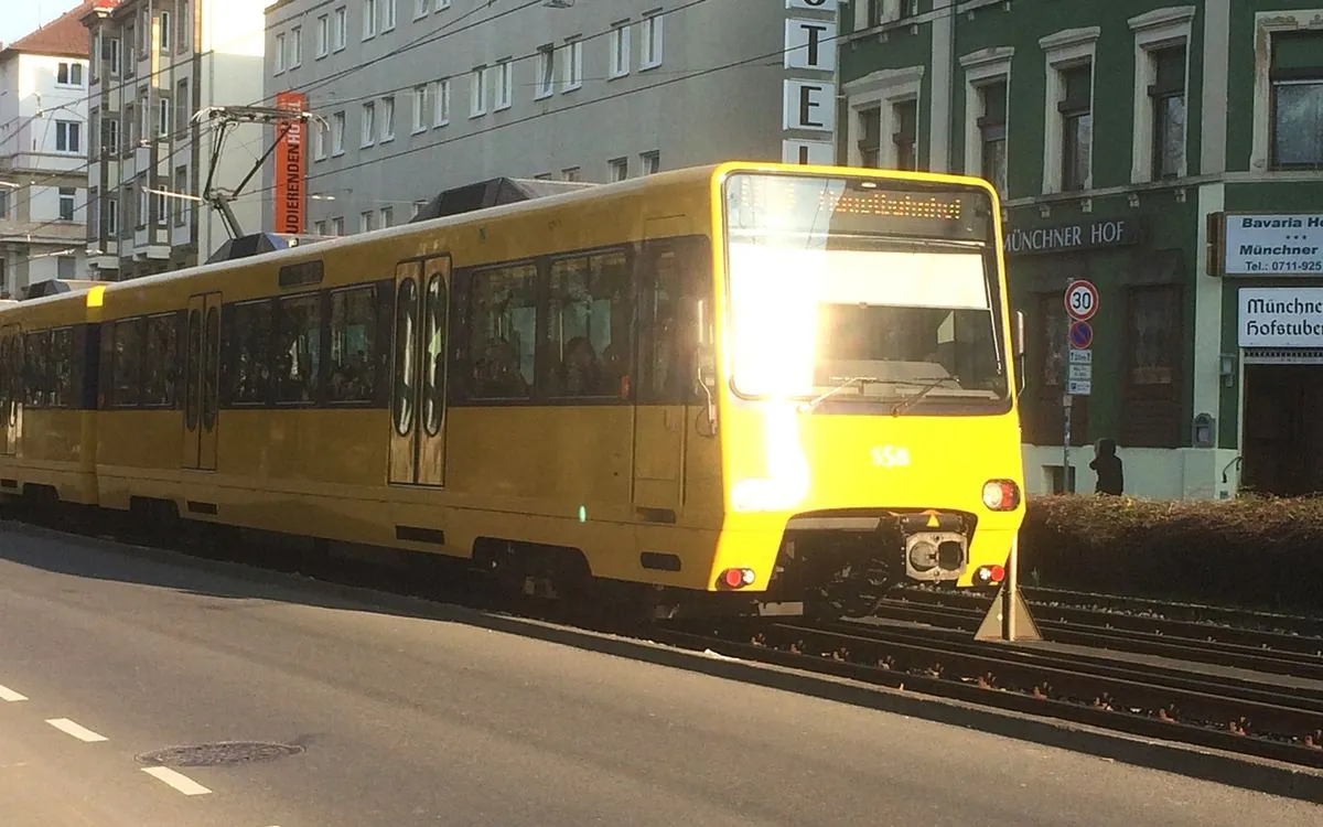 11-jähriges Kind in Stuttgart von Stadtbahn mitgezogen - Fahrgäste greifen ein