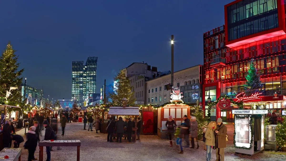 Hamburgs frecher Weihnachtsmarkt öffnet seine Türen mit Strip und Spezial-Glühwein