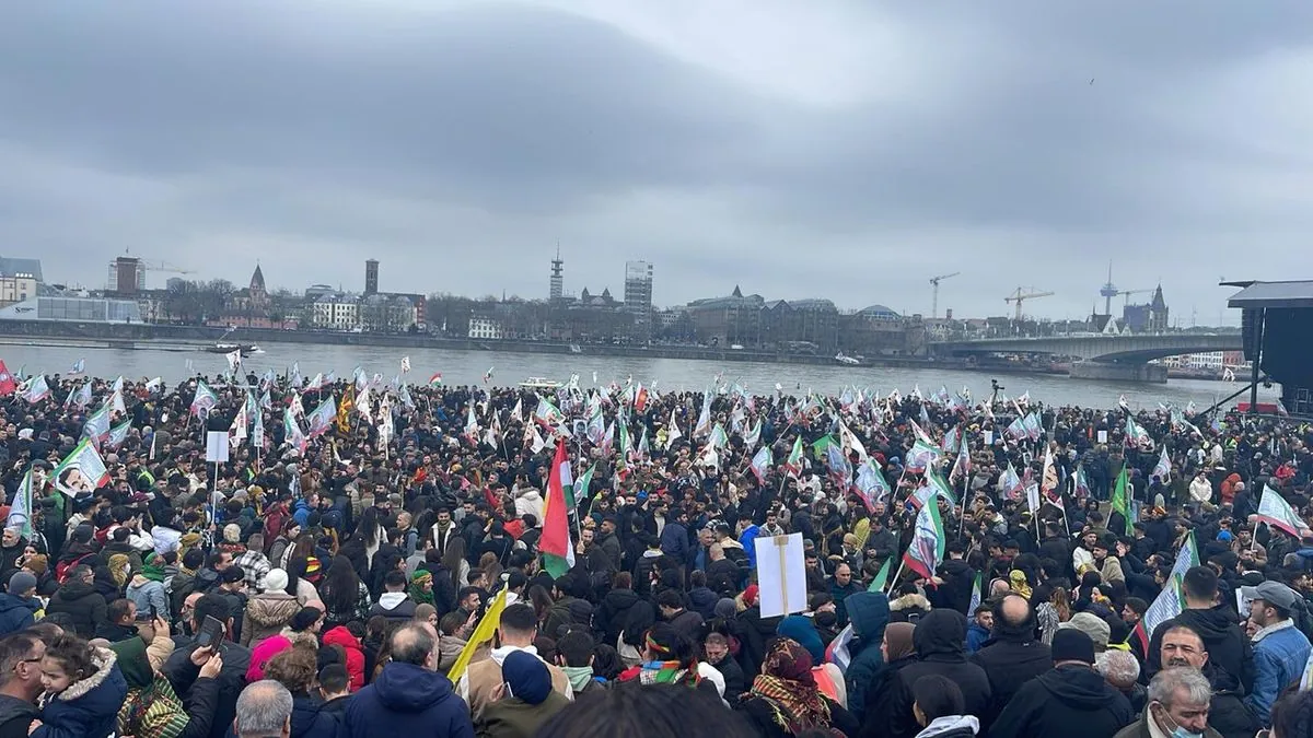 Tausende Menschen bei Groß-Demo in Köln: Was steckt hinter den Protesten?