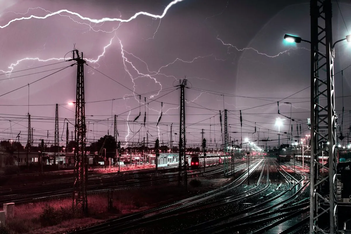 Blitzeinschlag legt Deutschlands wichtigste Bahnstrecken lahm - Hunderte stecken fest