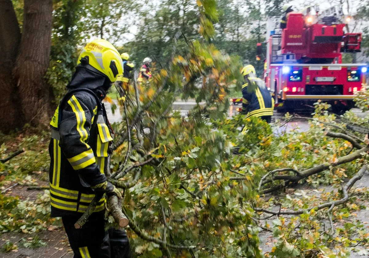 Blitzschlag legt wichtige Bahnstrecke lahm - Hunderte Reisende betroffen