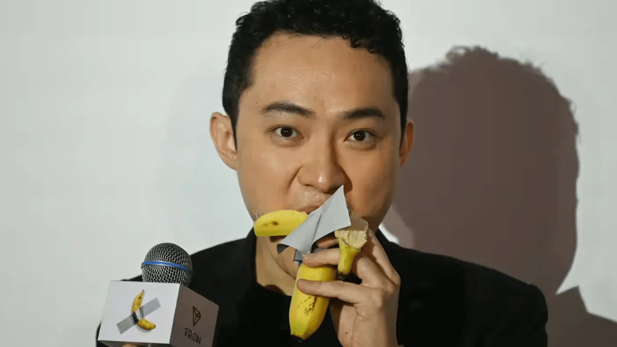 Millionär verspeist 6-Millionen-Euro Bananen-Kunstwerk in Hongkong